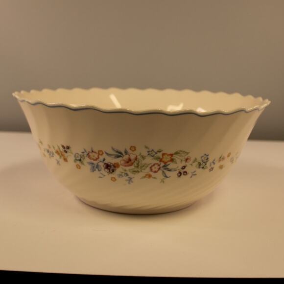 VTG Arcopal Milk Glass Serving Bowl Floral Scalloped Edge Victoria France READ - Picture 2 of 7